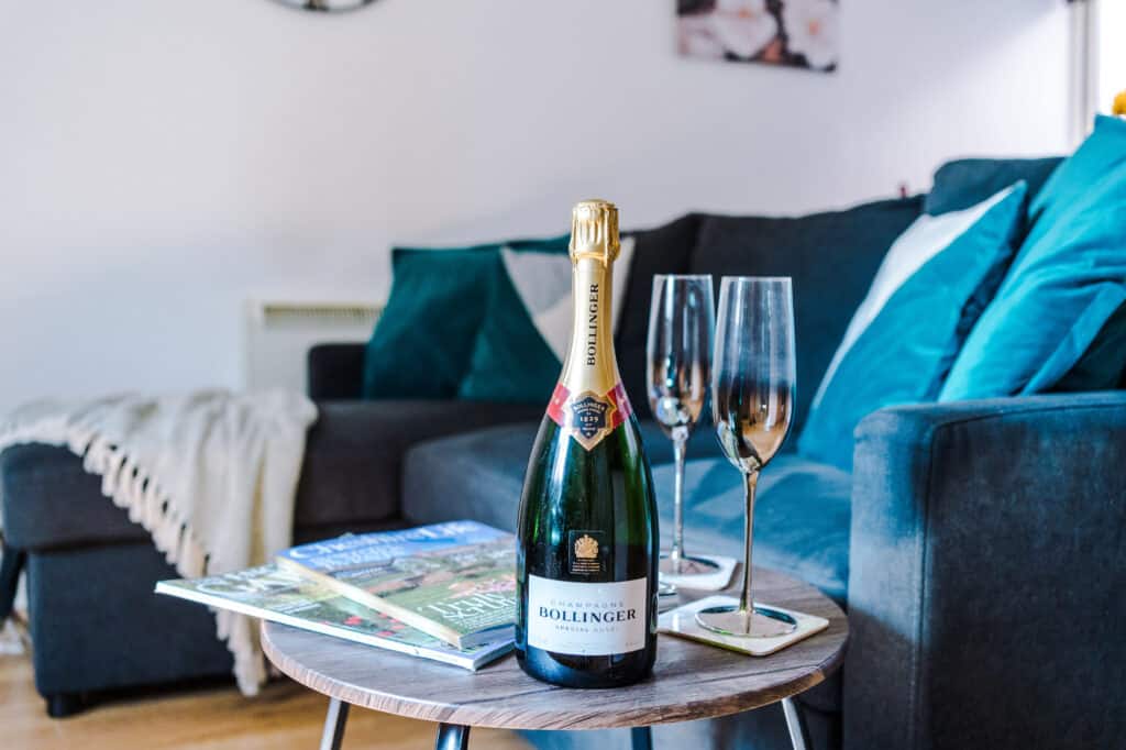 Studio Let Short Term Chester Book Now » 53 Degrees Property